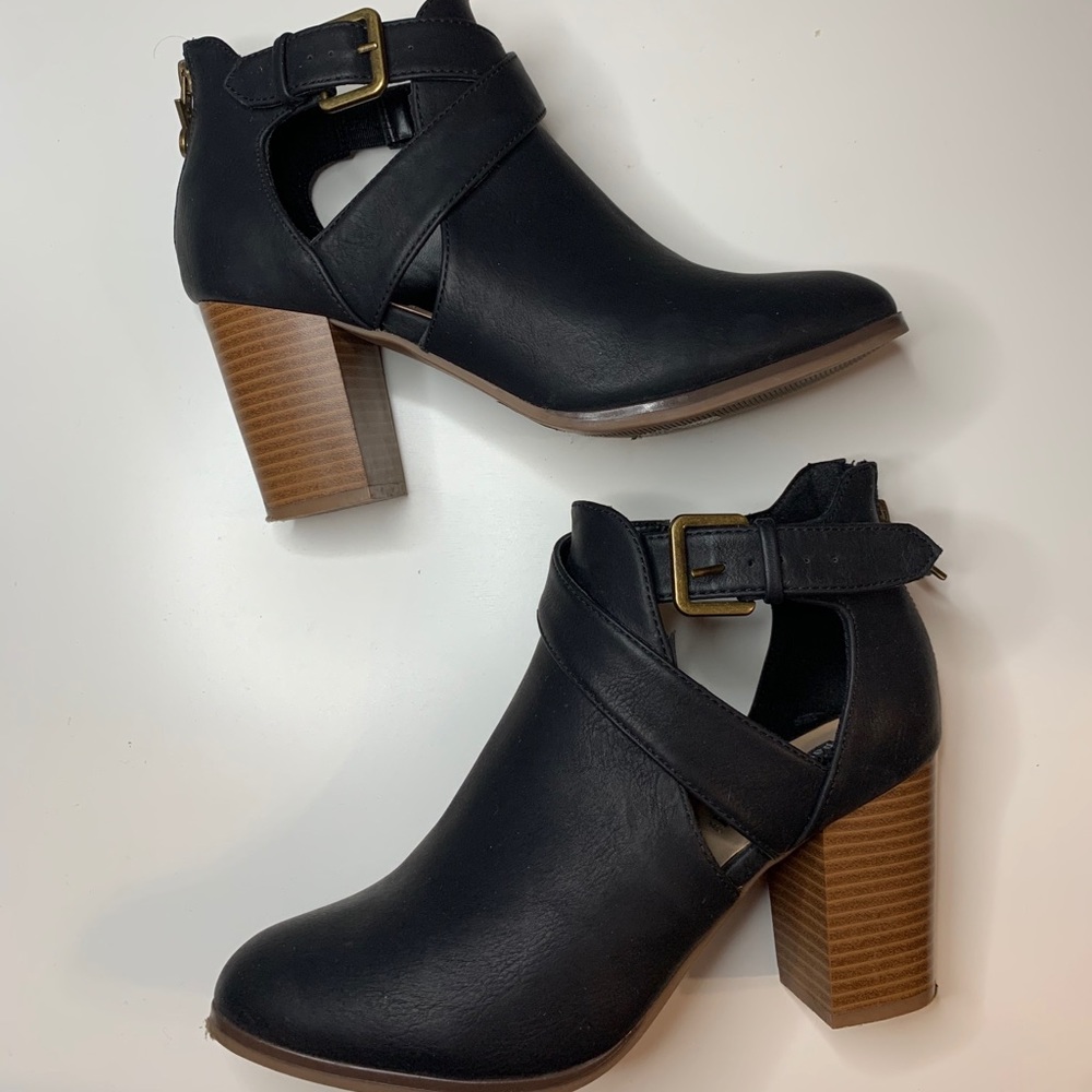 Leather black ankle booties